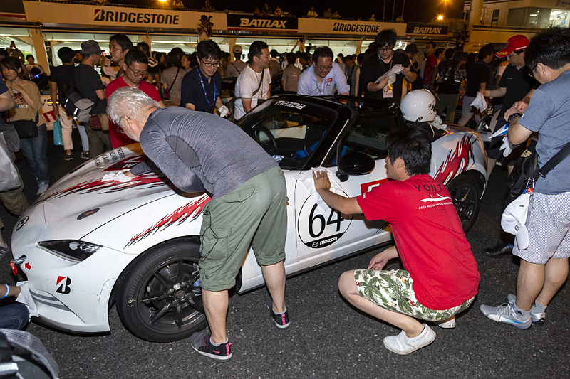 最後にCar Watchロードスターを磨いて終える