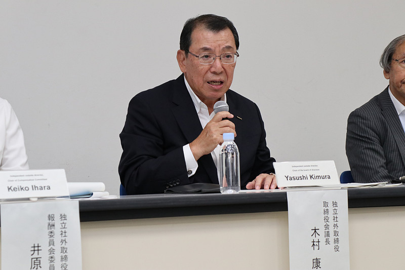記者会見で説明した日産自動車株式会社 独立社外取締役 取締役会議長 木村康氏