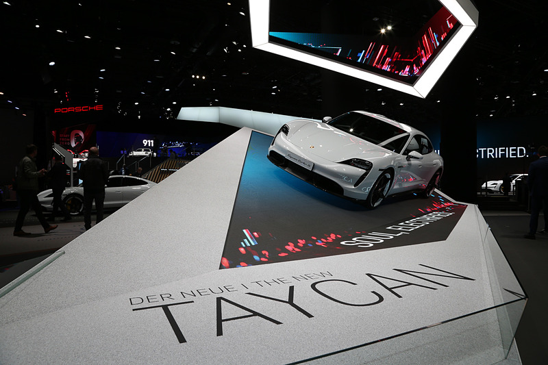 ポルシェ初のEVスポーツカー「タイカン」