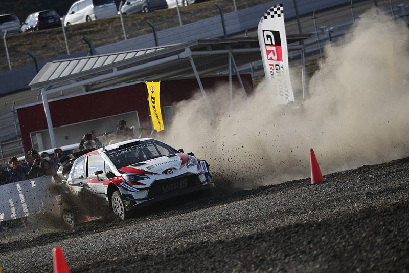 「ヤリスWRC」のデモ走行