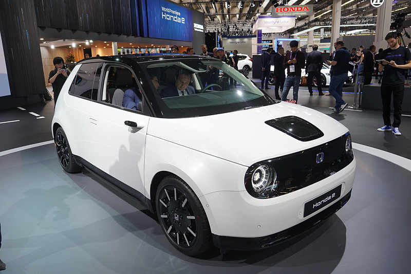 フランクフルトショー 2019で新型EV（電気自動車）「Honda e」量産モデルを公開