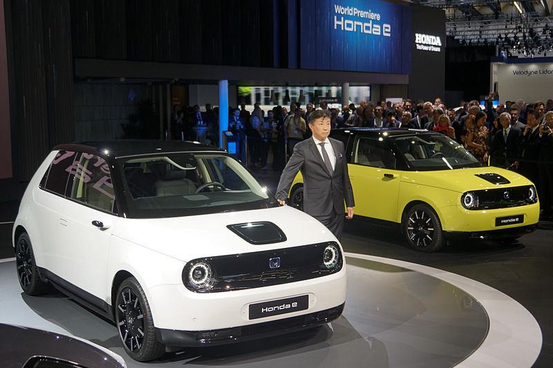 プレスカンファレンスではホンダモーターヨーロッパ・リミテッド 取締役社長 井上勝史も登壇した
