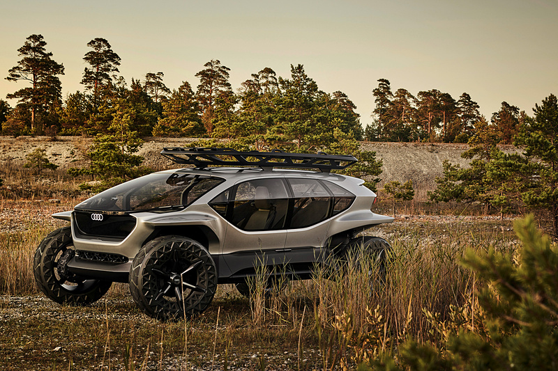 AI:TRAIL quattroのボディサイズは4150mm×2150mm×1670mm（全長×全幅×全高）。車両重量は1750kg。quattroフルタイム4輪駆動を搭載し、最大システム出力は320kW、最大トルクは1000Nmを発生