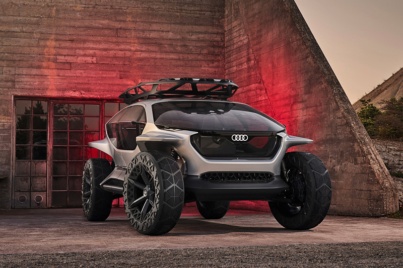 AI:TRAIL quattroのボディサイズは4150mm×2150mm×1670mm（全長×全幅×全高）。車両重量は1750kg。quattroフルタイム4輪駆動を搭載し、最大システム出力は320kW、最大トルクは1000Nmを発生