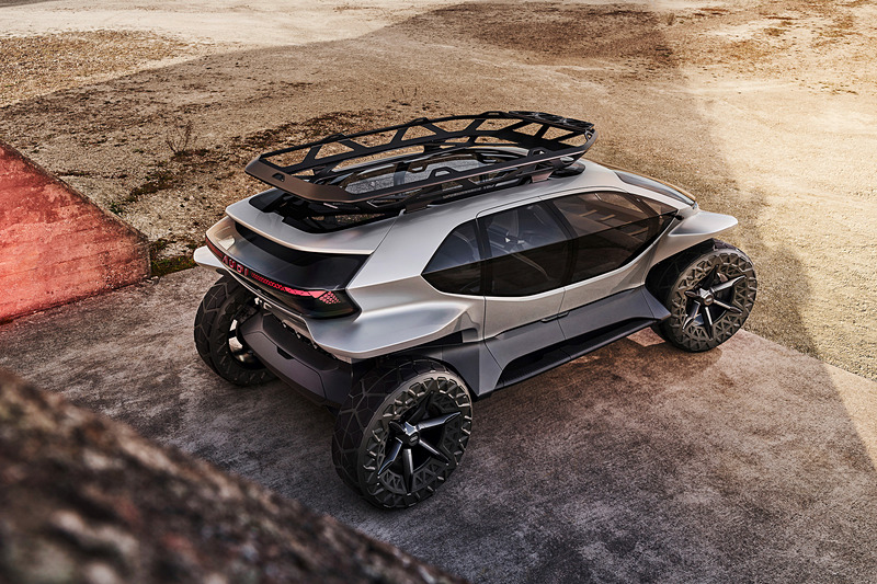 最低地上高は34cmで、起伏の激しい荒れた路面や、水深50cmの浅瀬も走行可能