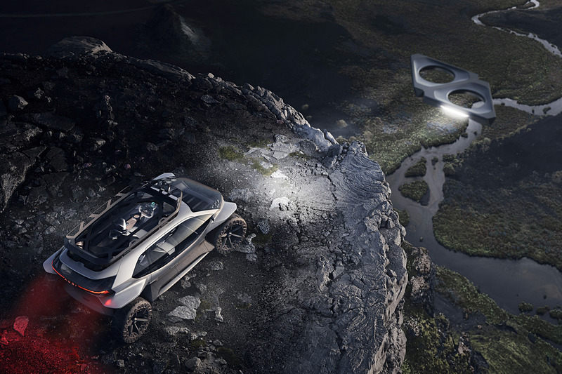 「アウディ ライトパス ファインダー」と呼ばれるドローンや、大型の懐中電灯のような形をした光源の「アウディ ライトコンパニオン」を装備する