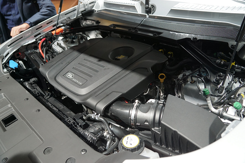 エンジンは高効率なマイルドハイブリッドを組み合わせた4気筒と6気筒の2種類のガソリンエンジンと、出力の異なる2種類の4気筒のディーゼルエンジンを設定。さらに2020年にはPHEVモデルも設定するという