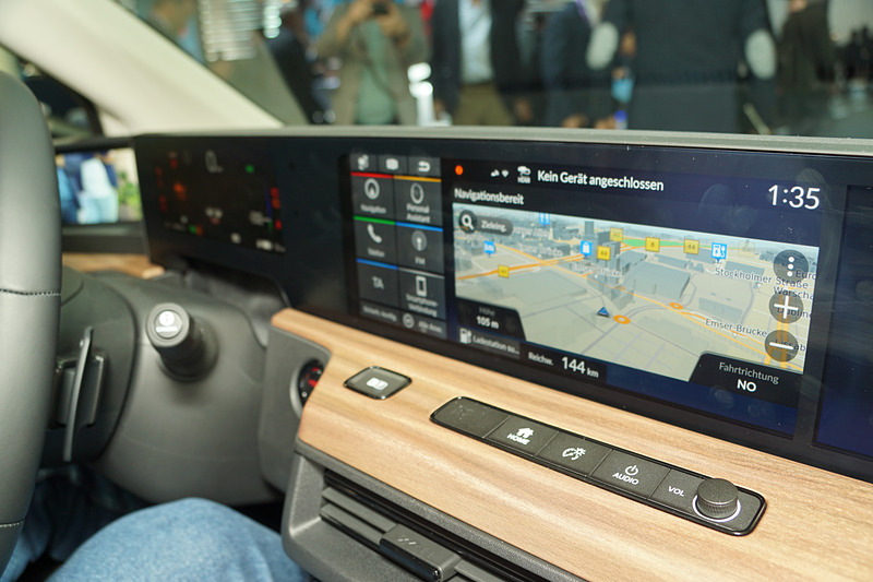 エアコンの操作パネルやUSBなどの充電ポート