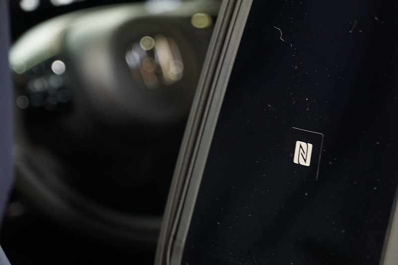 ピラーにあるNFCのマーク