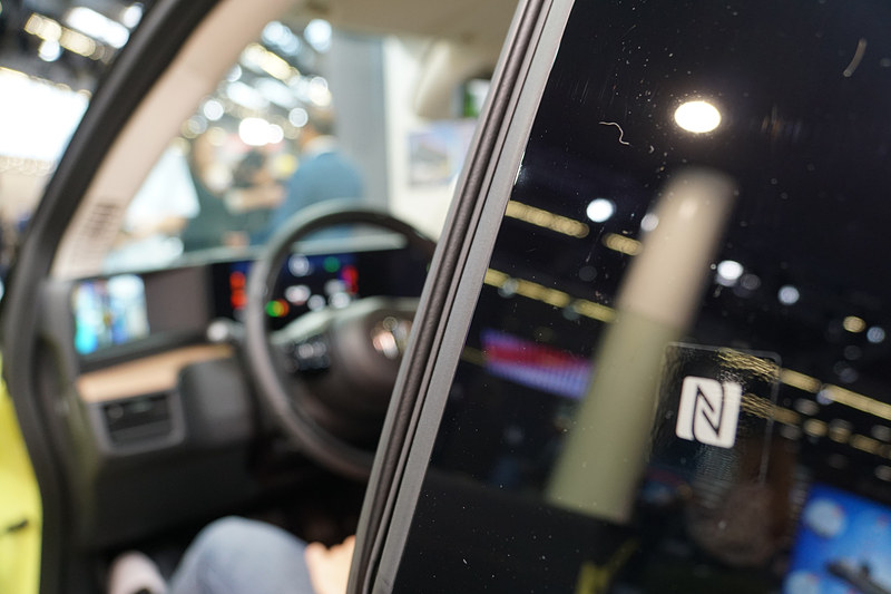 ピラーにあるNFCのマーク