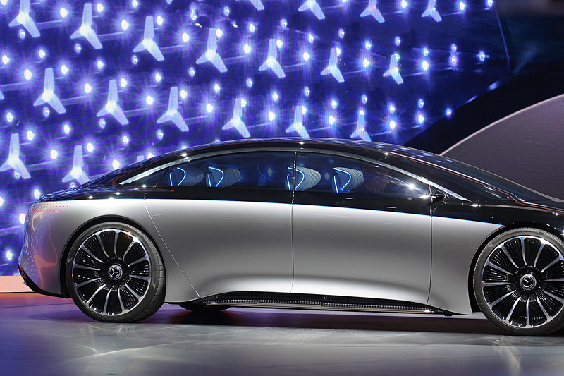 サイドウインドからもイルミネーションによる表現を見ることができる