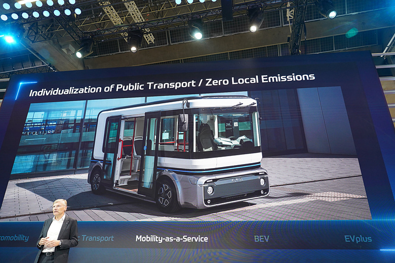 レベル5の自動運転を実現してすでに実用化されているロボットシャトルバス