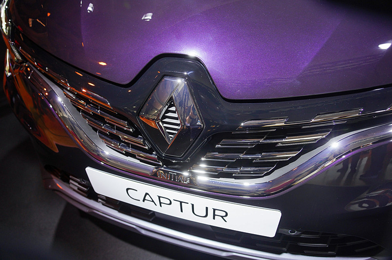 フロントグリルのルノーマーク