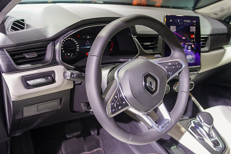 ステアリングはレザータイプ