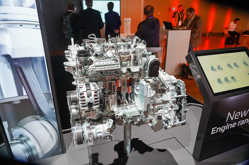 ガソリンエンジンのTCe 130 GPF EDC 7