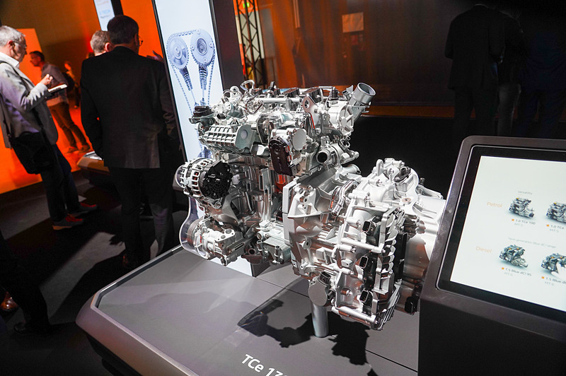 ガソリンエンジンのTCe 130 GPF EDC 7