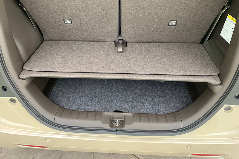 ラゲッジは高さを2段階に分けられて便利