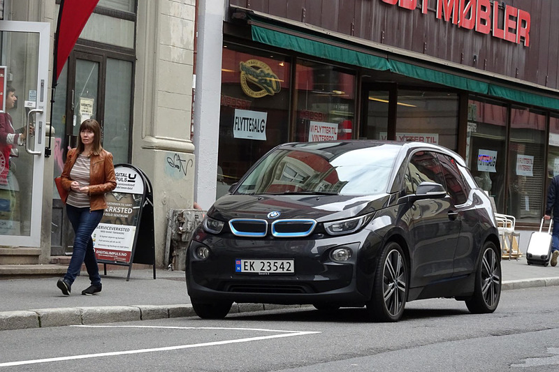 オスロ市内では多くのEVが走っていた