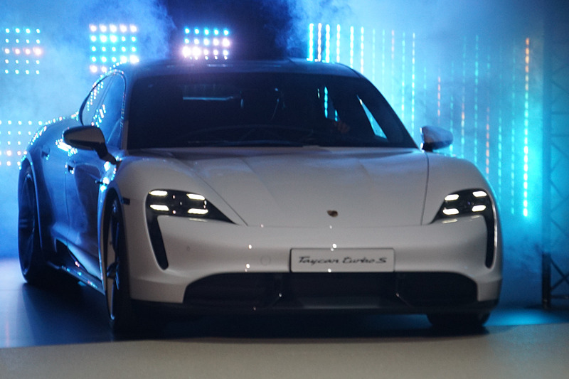 タイカン ターボ S