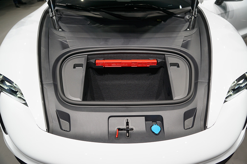 フロントのラゲッジスペース