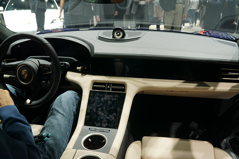 タイカン ターボのインテリア