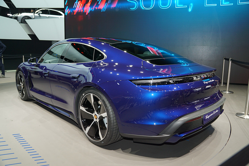 タイカン ターボ