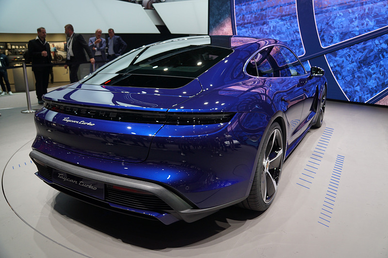 タイカン ターボ