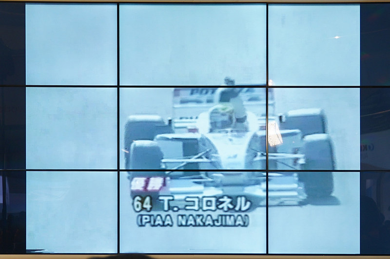 会場のスクリーンにはコロネル選手がフォーミュラ・ニッポンに参戦していた当時の映像も流れた