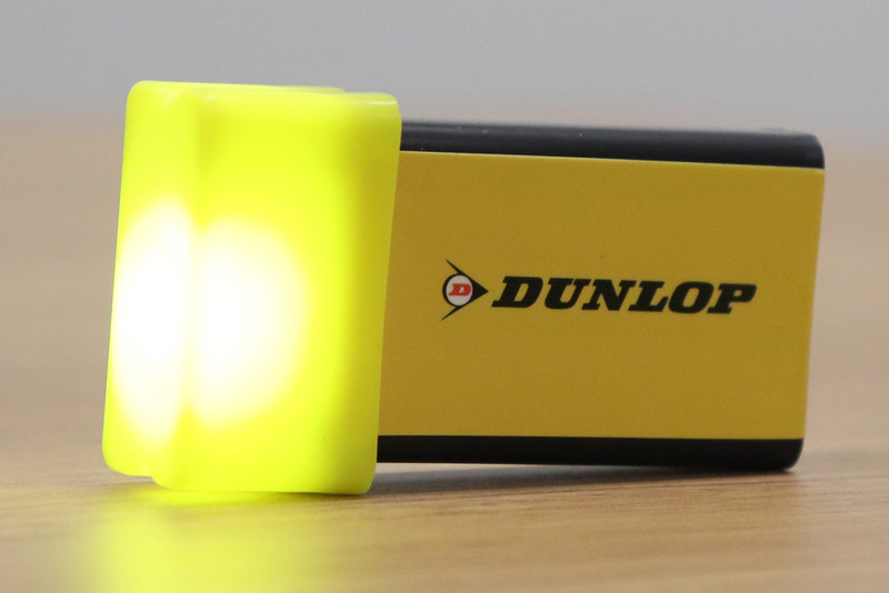 「水だけで灯る安心安全ライト」2000個を支援物資として提供