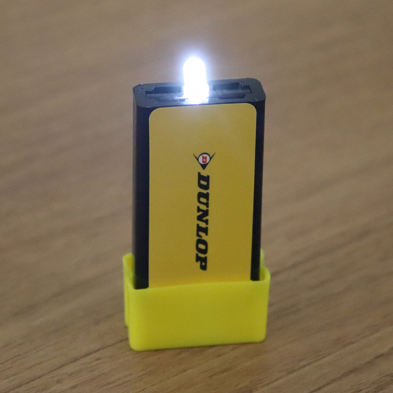 本体サイズは7cm×3.5cmで水に浸すことで数日間の利用が可能