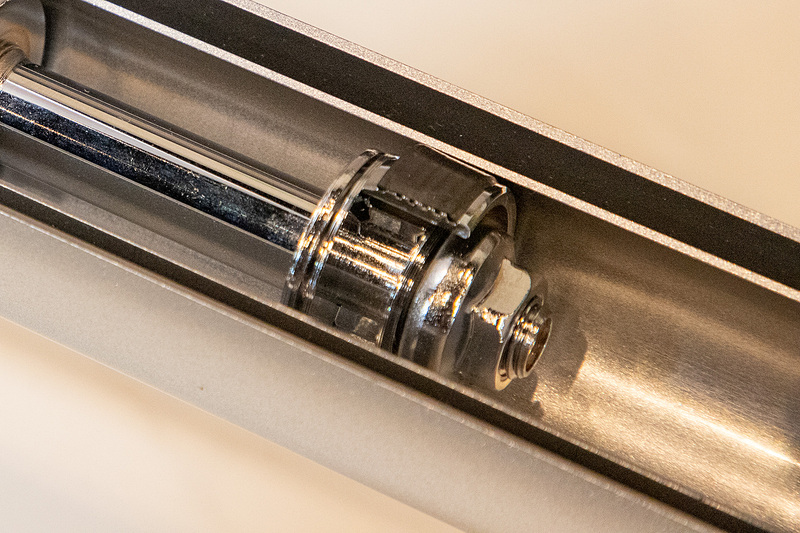 同じくリアショックのピストンバンド部