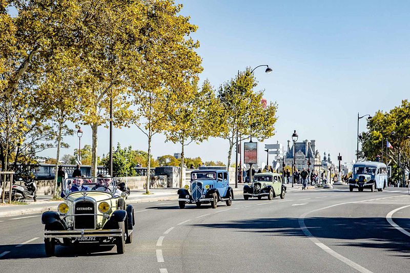 ヒストリックシトロエンによるパレードランが行なわれる