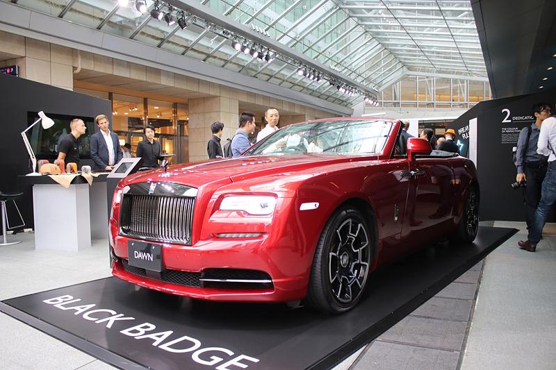 マグマ・レッドの「ドーン ブラック・バッジ」