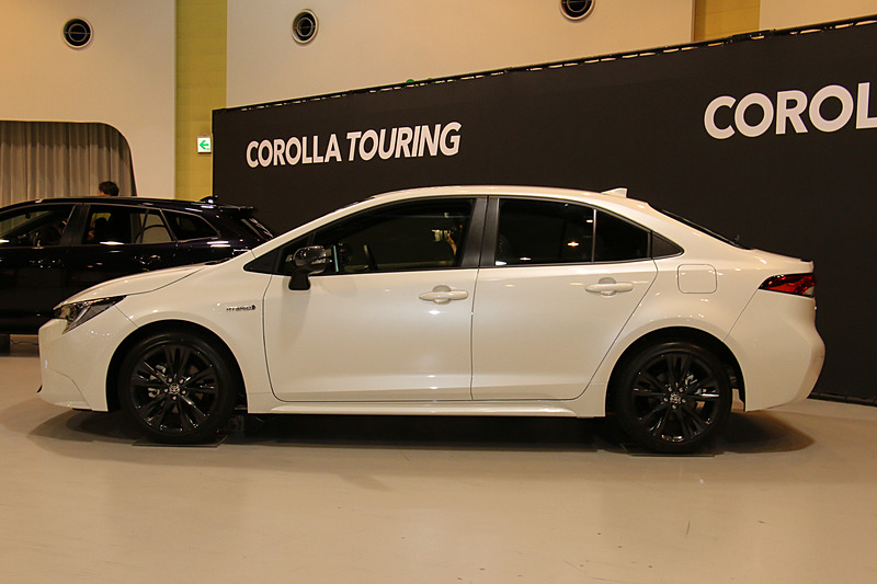 カローラのボディサイズは4495×1745×1435mm（全長×全幅×全高。カローラ ツーリングの全高は1435mm）、ホイールベースは2640mm