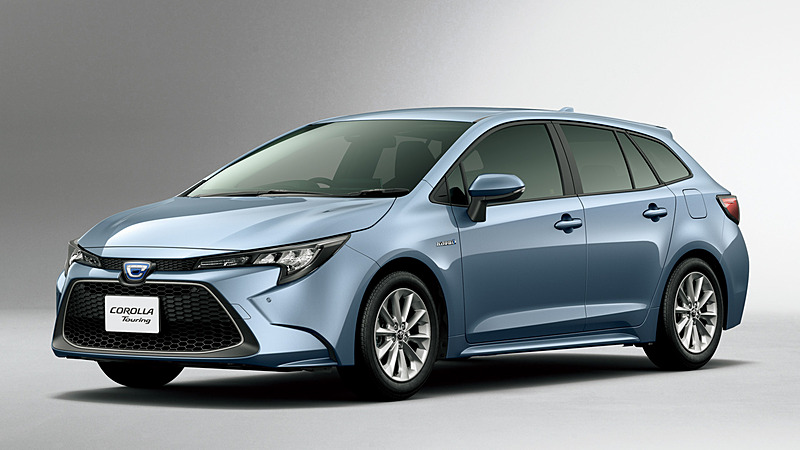 カローラ ツーリングは樹脂製リアハッチを採用し、立体的な造形を実現