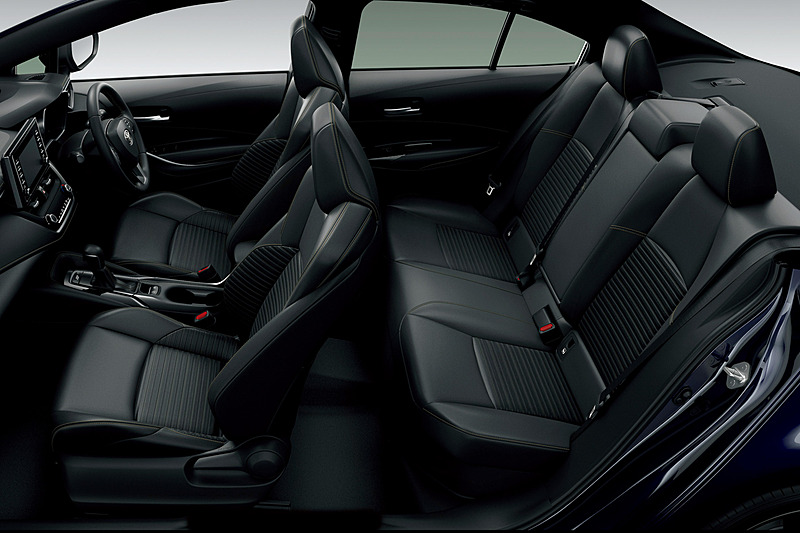 HYBRID W×Bのインテリア。ブラックの他にホワイトをオプション選択できる