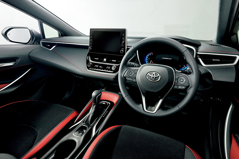 カローラ スポーツ HYBRID G“Z”のインパネ