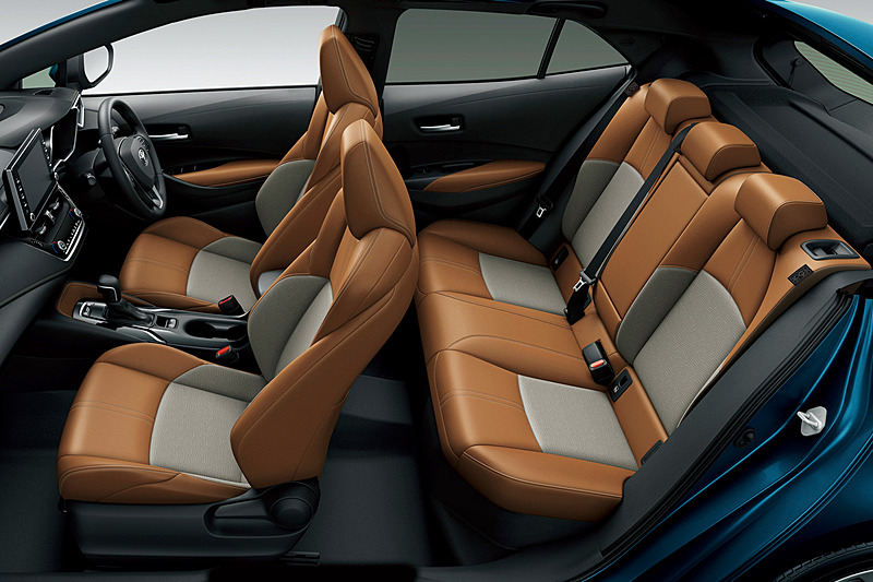 G“Z”とHYBRID G“Z”にオプション設定する本革シートに、既存のセンシャルレッド（左）とサドルタン（中央）のほかに、ブラック（右）が追加された