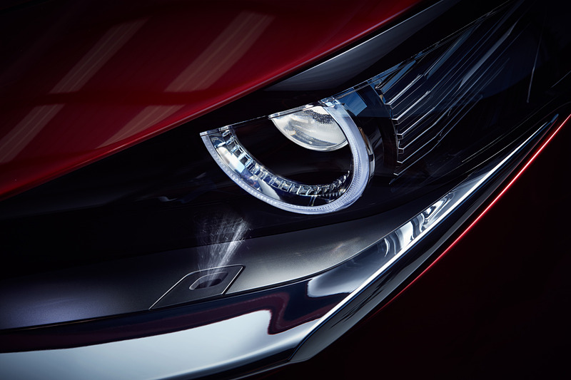 力強いヘッドライト