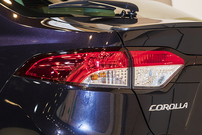 同じくカローラ HYBRID W×B。ボディカラーはスパークリングブラックパールクリスタルシャイン