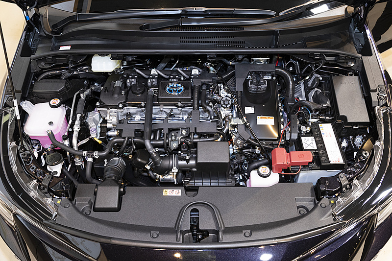 ハイブリッド車はエンジン排気量を従来の1.5リッターから1.8リッターにアップすることで最大トルクが50Nmあまり向上。燃料タンク容量も36Lから43Lに増加