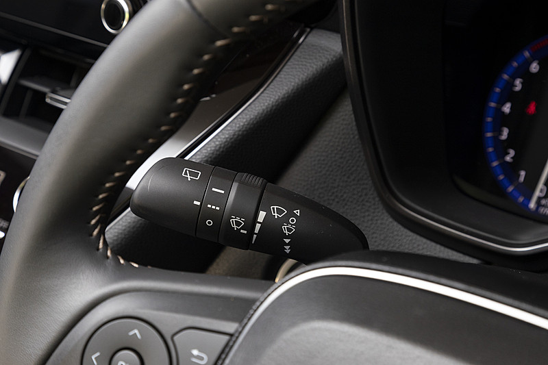 ワイパーレバーとウインカーレバー