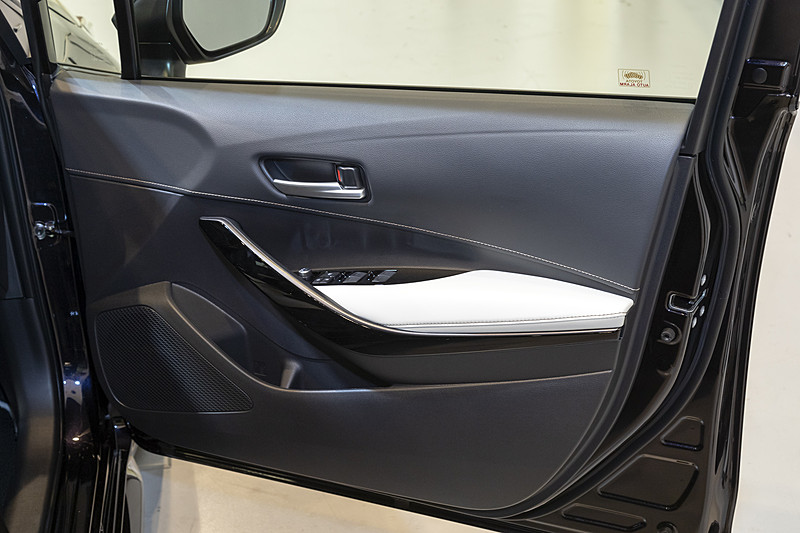 ドアトリムも質感の高い仕上がり