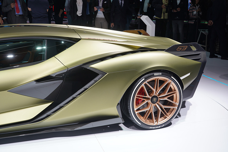 シアンのリアタイヤ