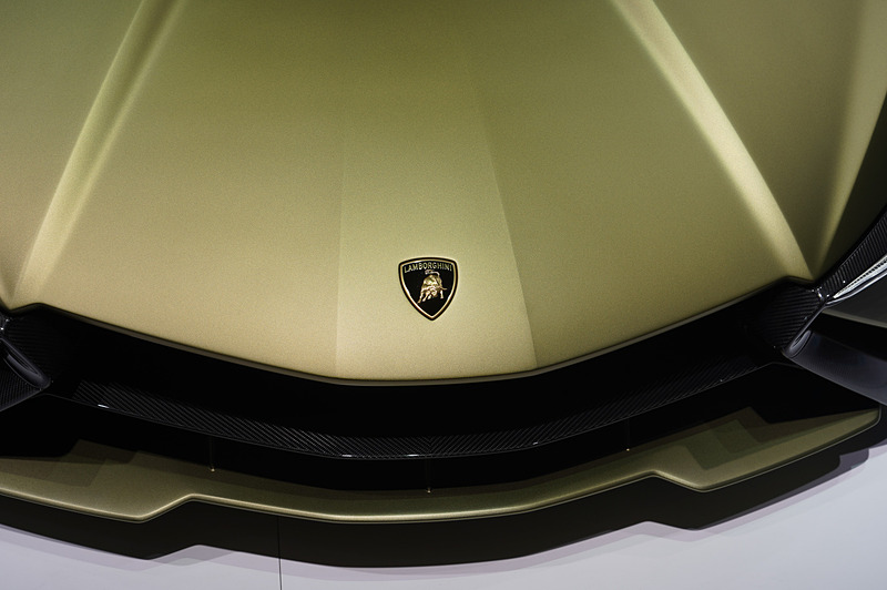 フロントにあるランボルギーニのロゴ