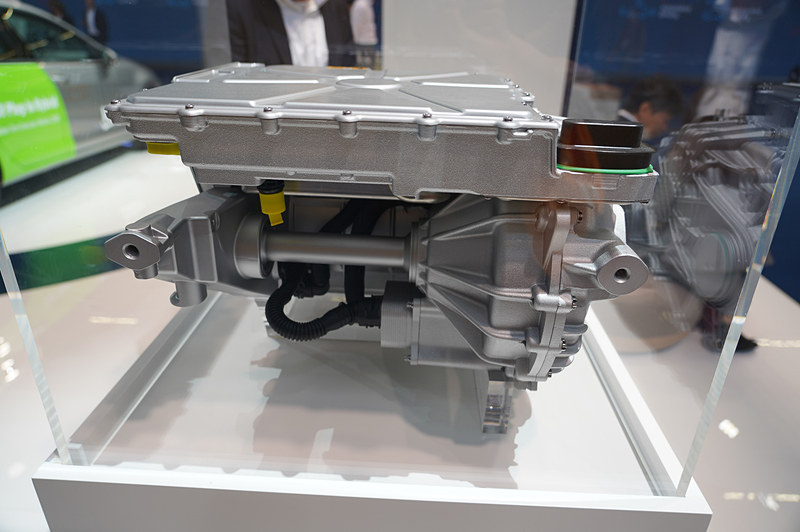 Valeo Siemens eAutomotiveのeDRIVE。400Vで300kWのピークパワー、0-100km/hは4秒の性能を持ち、CO2の排出はゼロ