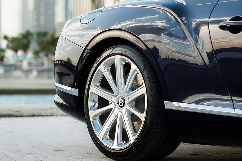 コンチネンタル GT V8 コンバーチブル