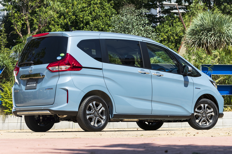 フリード クロスターのリア