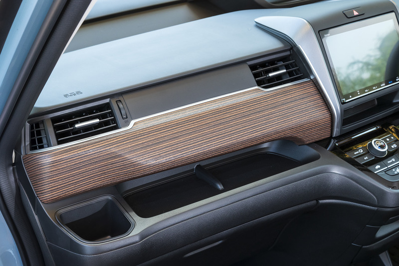 専用のローズウッド加飾