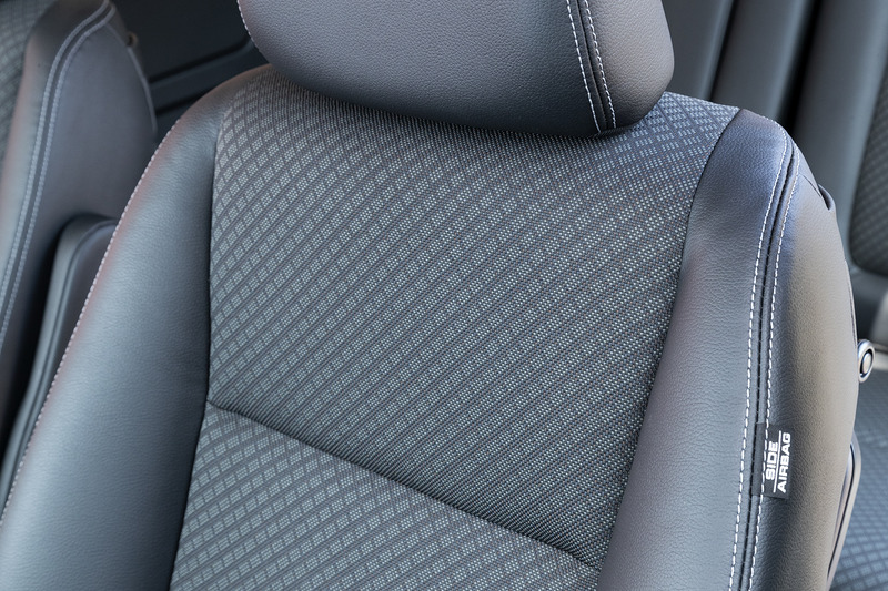 ステッチや模様はクロスターと異なる